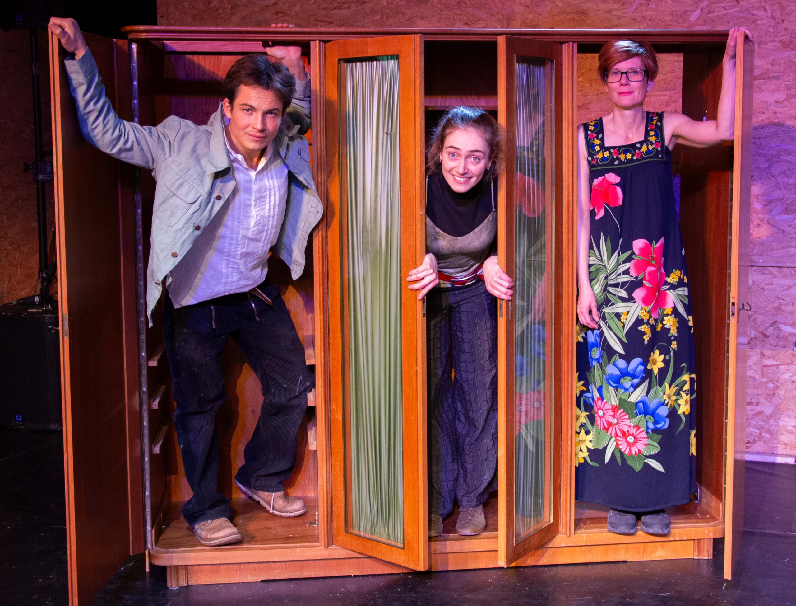 EVE UND DER ZERBROCHNE KRUG